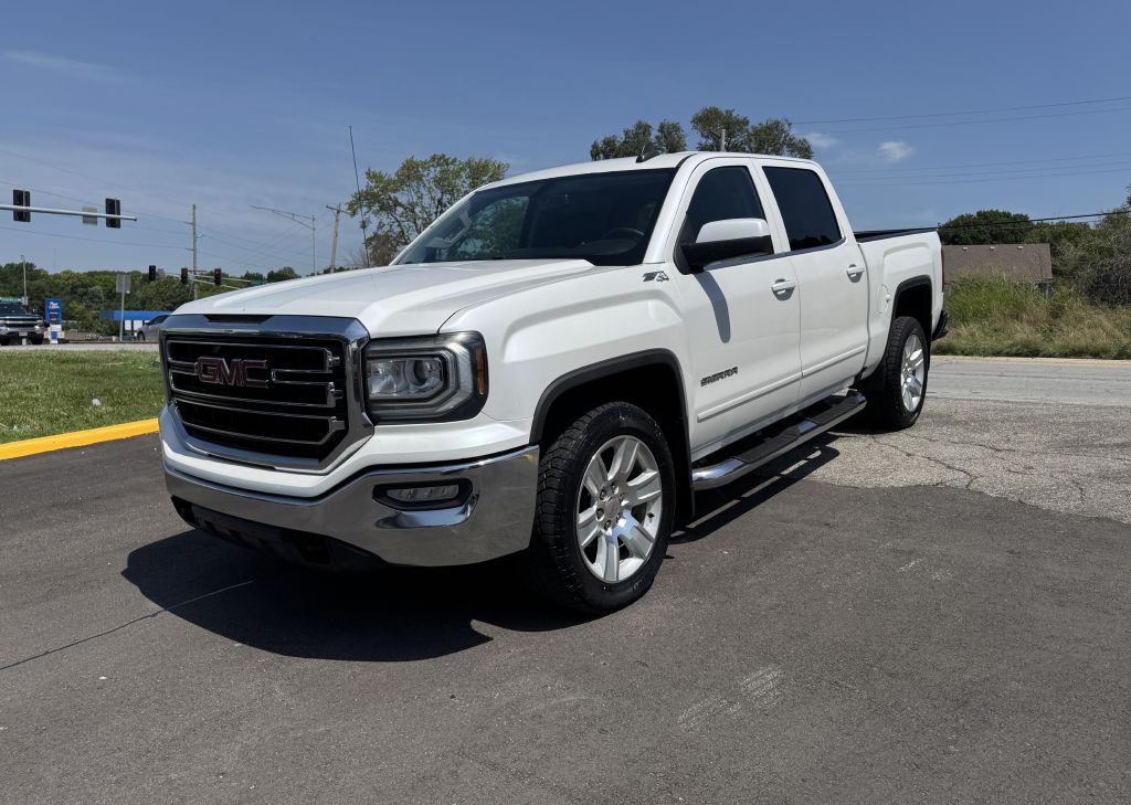 2017 GMC Sierra Image 2