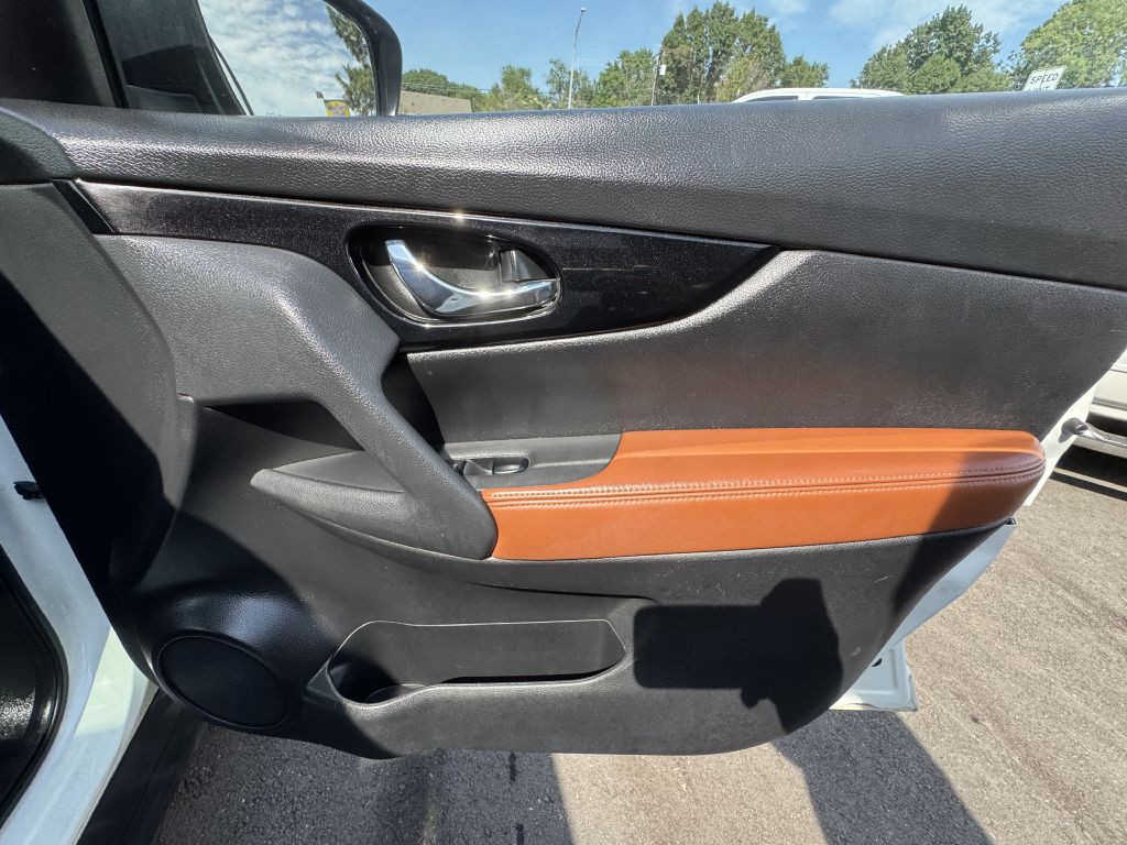 2017 Nissan Rogue Image 19