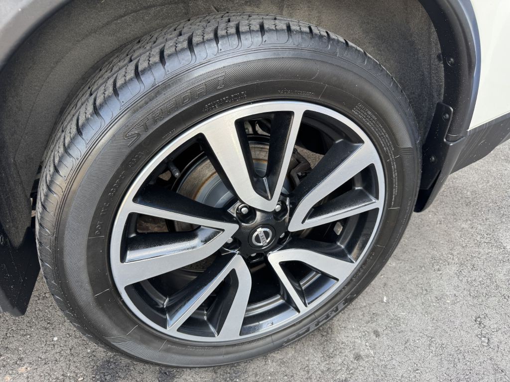 2017 Nissan Rogue Image 30