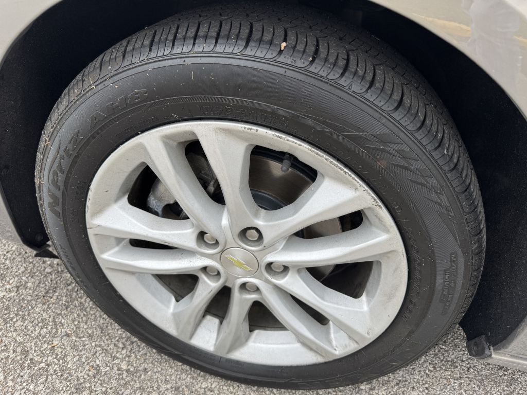 2017 Chevrolet Malibu Image 16