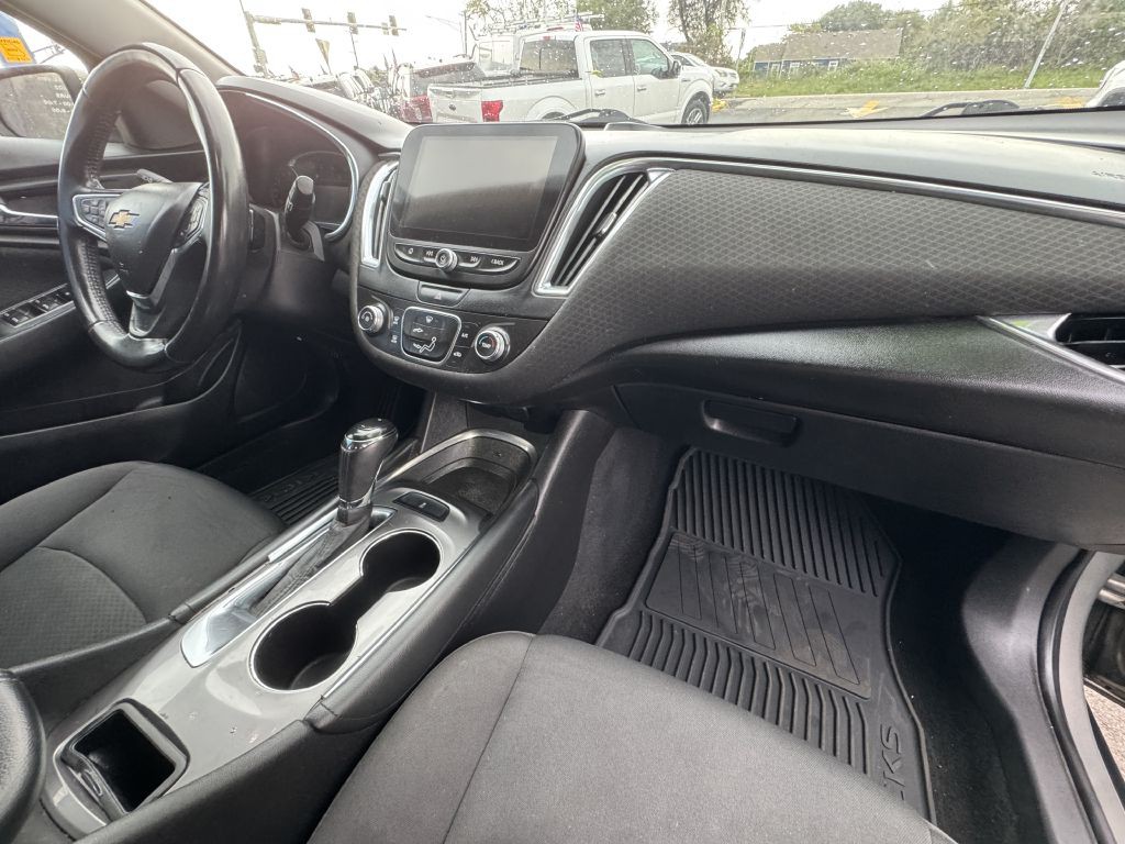 2017 Chevrolet Malibu Image 18
