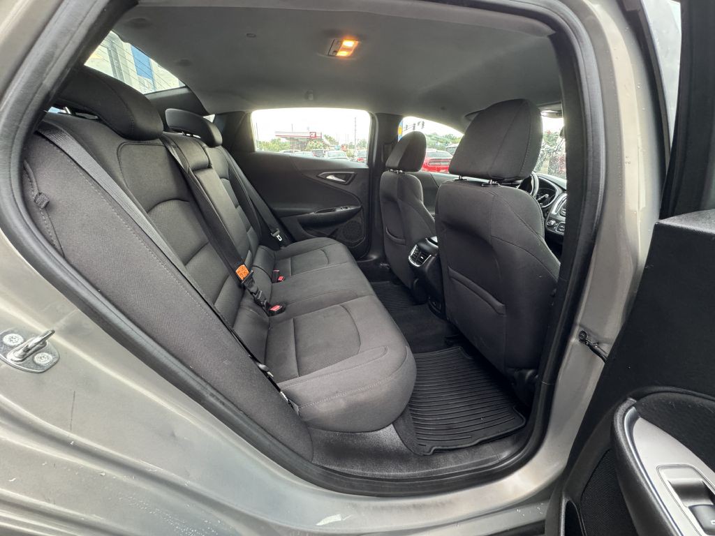 2017 Chevrolet Malibu Image 19