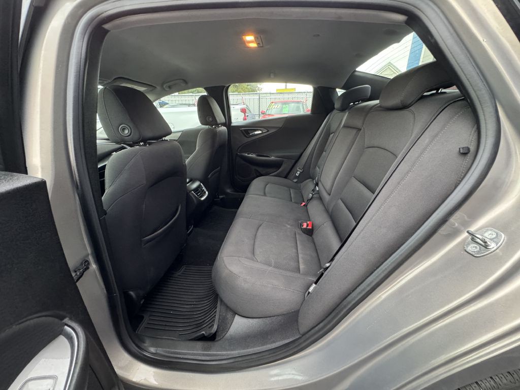 2017 Chevrolet Malibu Image 22