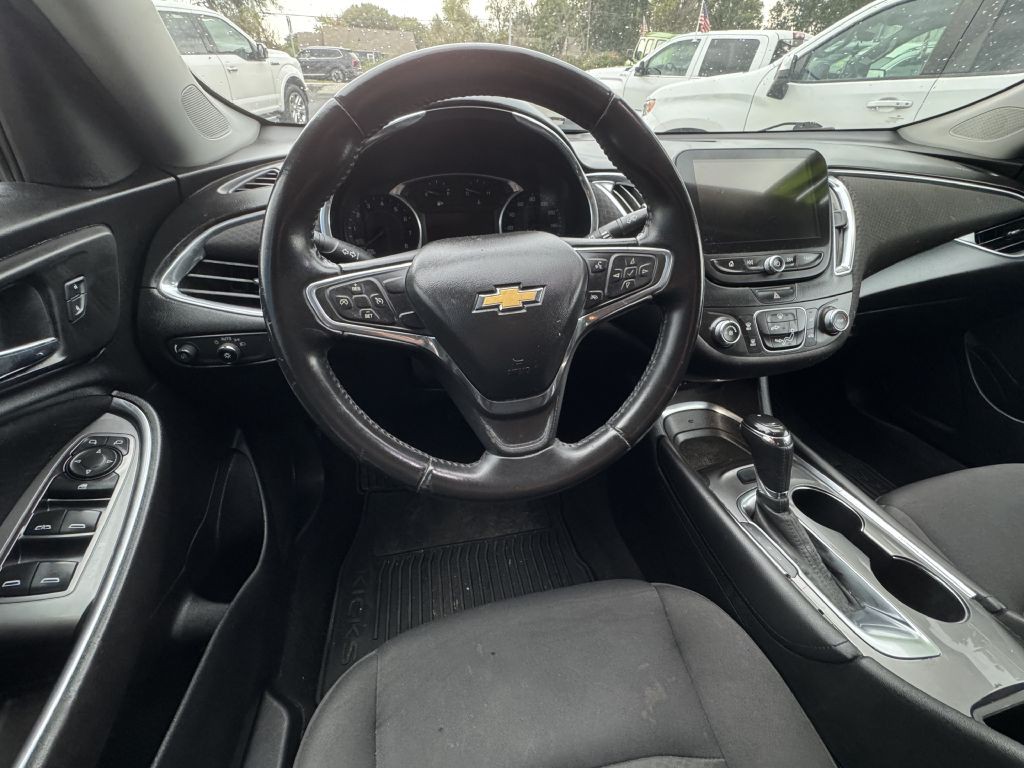 2017 Chevrolet Malibu Image 24