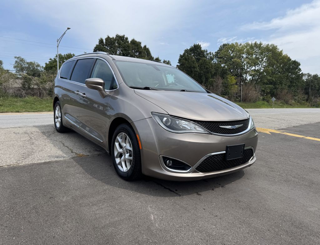 2018 Chrysler Pacifica Image 1