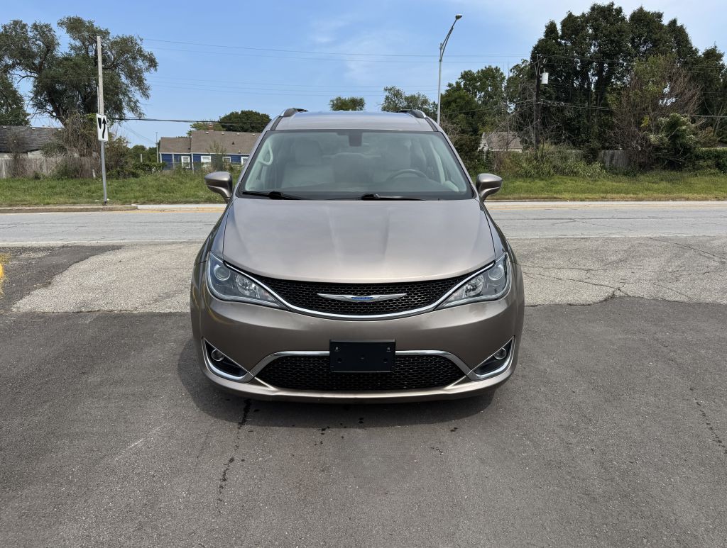 2018 Chrysler Pacifica Image 2