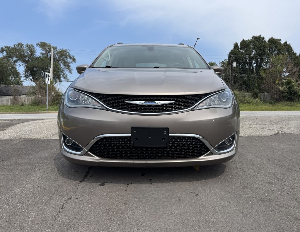 2018 Chrysler Pacifica Image 3