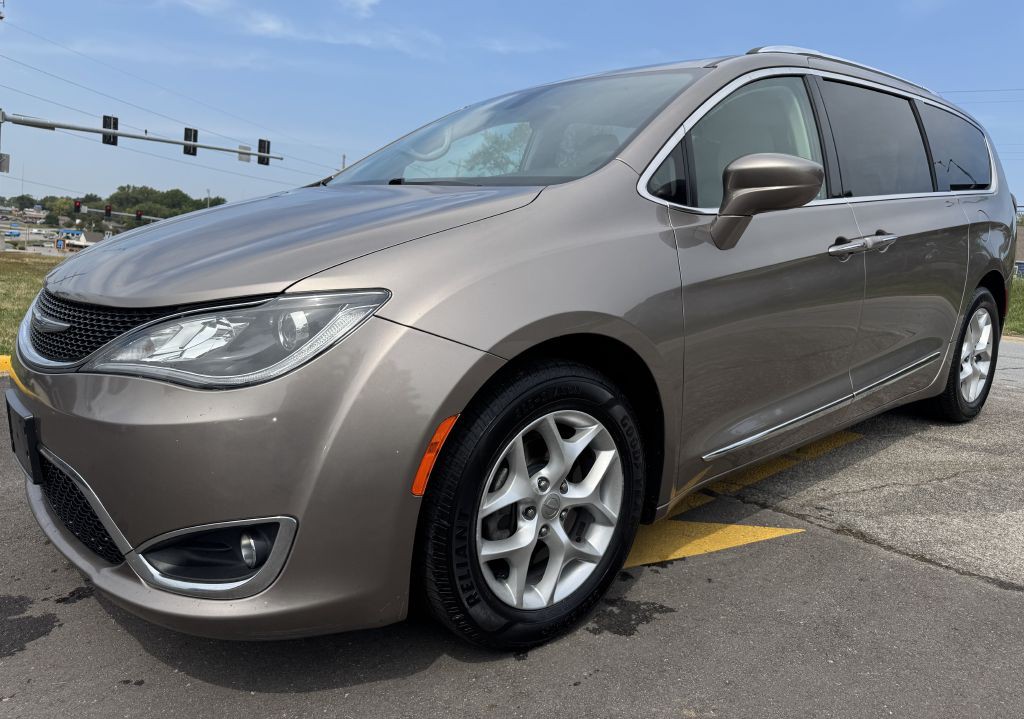 2018 Chrysler Pacifica Image 5