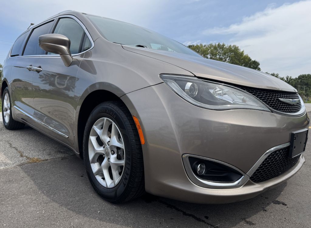 2018 Chrysler Pacifica Image 6