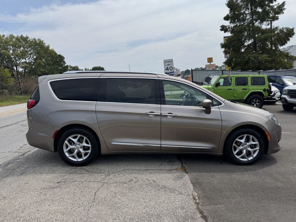 2018 Chrysler Pacifica Image 7