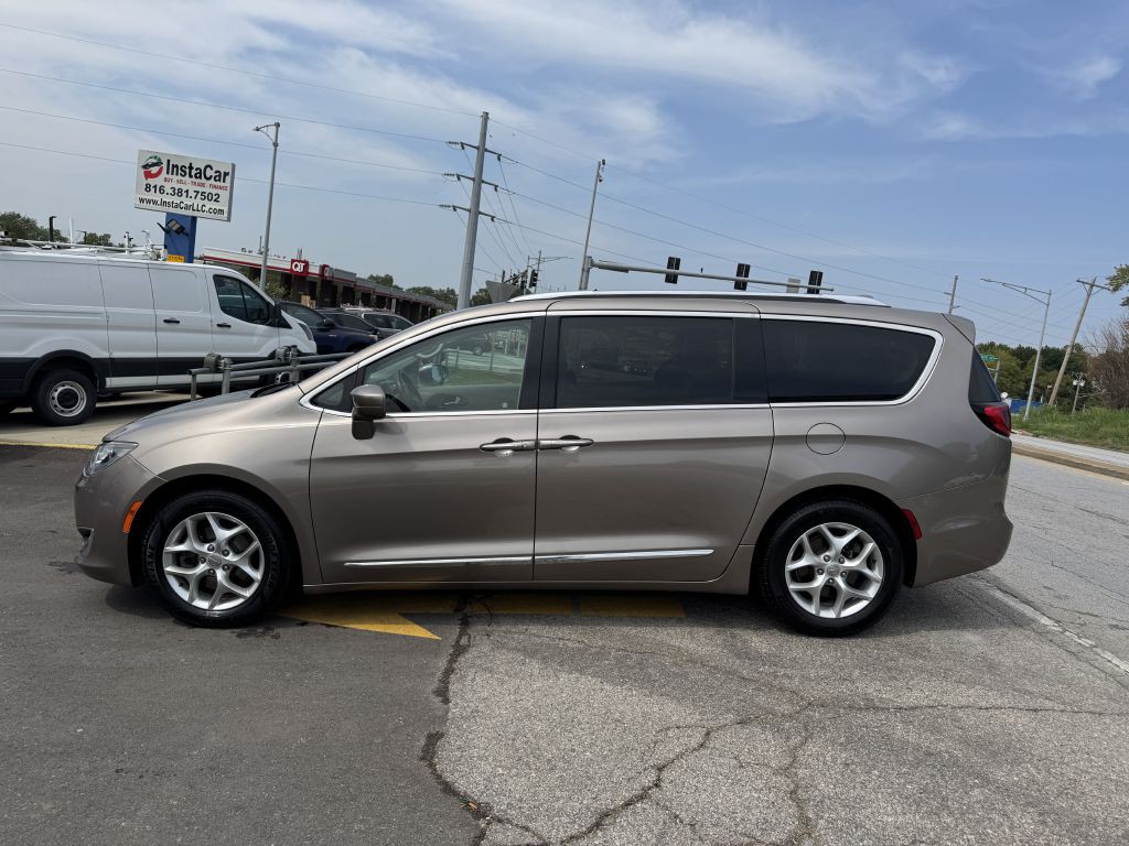 2018 Chrysler Pacifica Image 8