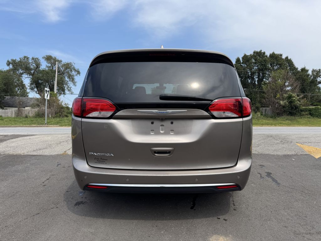 2018 Chrysler Pacifica Image 10