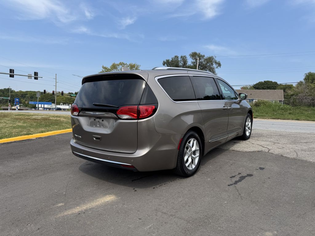 2018 Chrysler Pacifica Image 11
