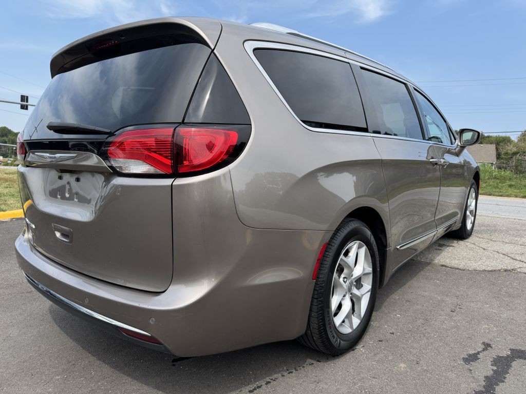 2018 Chrysler Pacifica Image 12