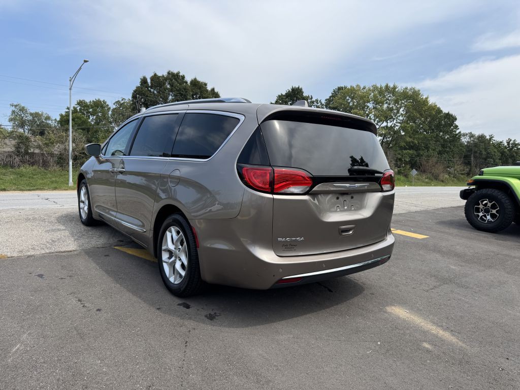 2018 Chrysler Pacifica Image 13