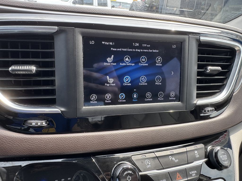 2018 Chrysler Pacifica Image 17