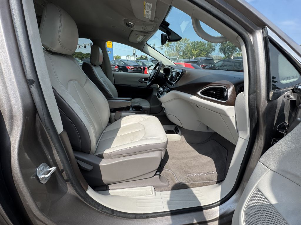 2018 Chrysler Pacifica Image 21