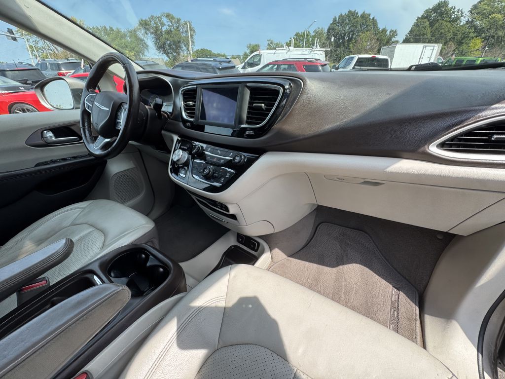2018 Chrysler Pacifica Image 22