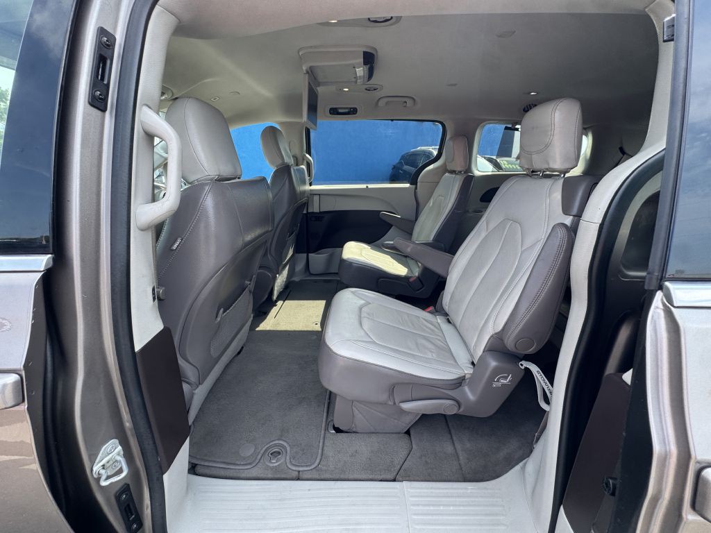 2018 Chrysler Pacifica Image 25