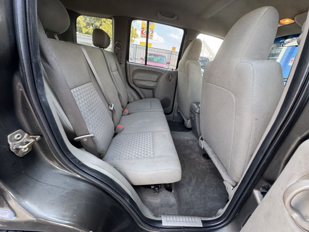 2006 Jeep Liberty Image 14