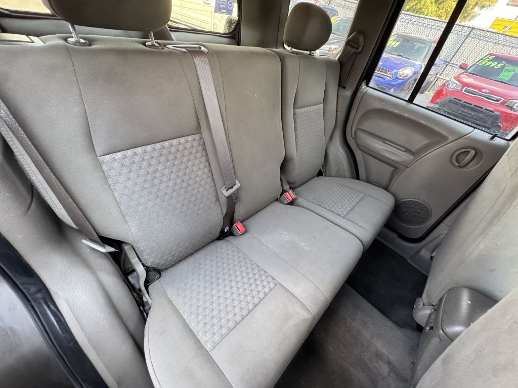2006 Jeep Liberty Image 15