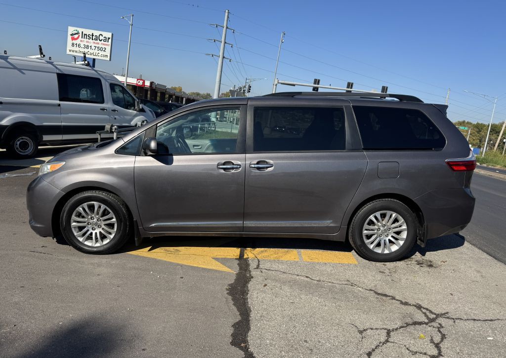 2016 Toyota Sienna Image 6