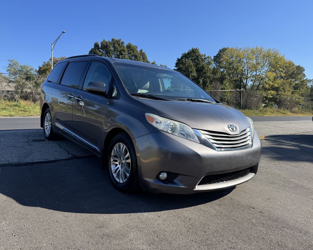2016 Toyota Sienna Image 8
