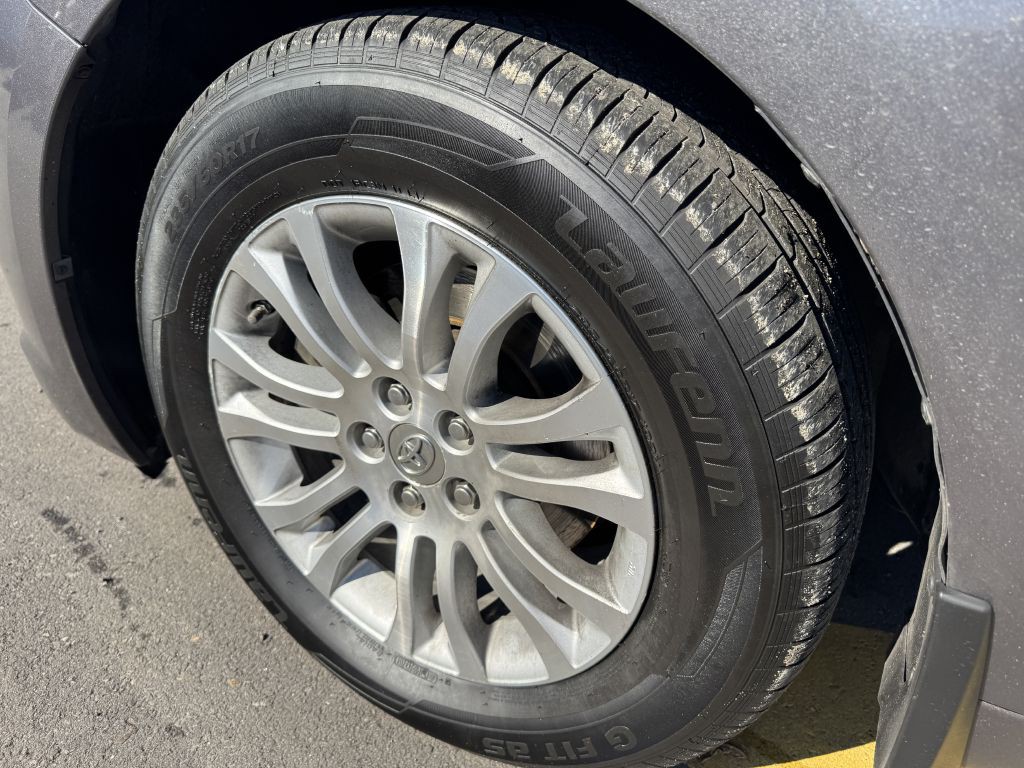 2016 Toyota Sienna Image 16