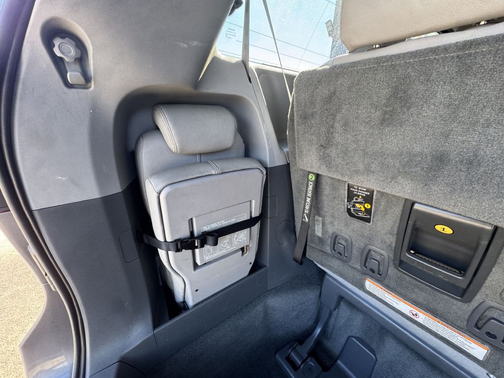 2016 Toyota Sienna Image 23