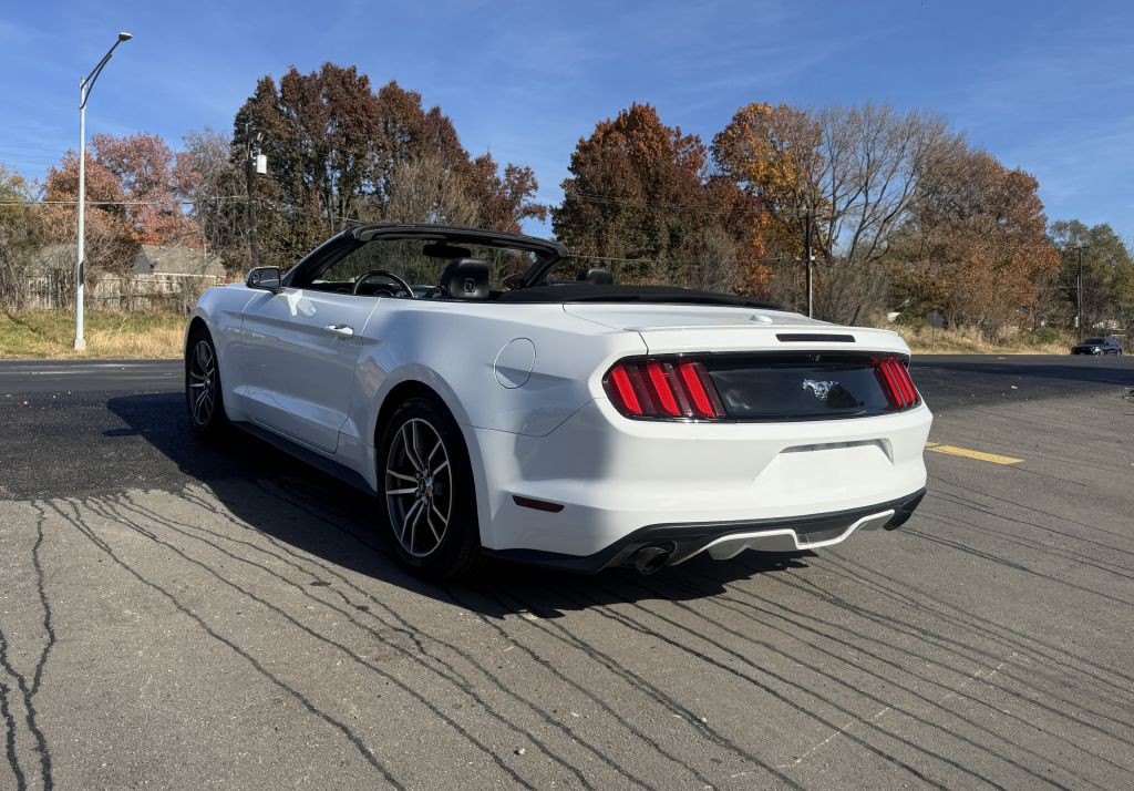 2017 Ford Mustang Image 21