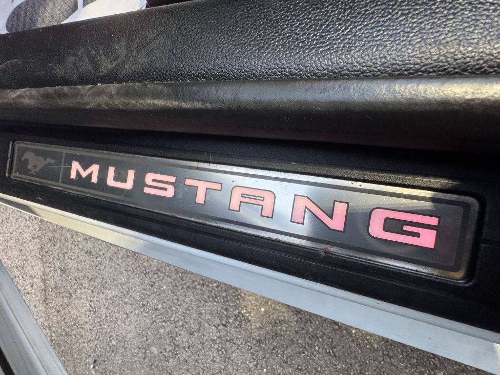 2017 Ford Mustang Image 27