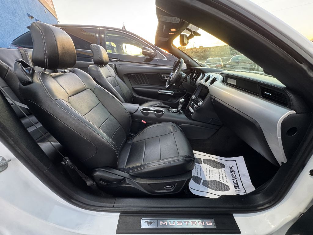 2017 Ford Mustang Image 28