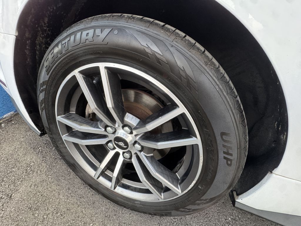 2017 Ford Mustang Image 32