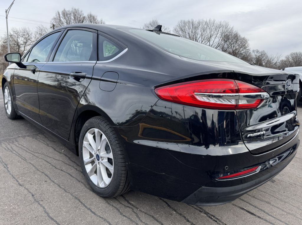 2020 Ford Fusion Image 16