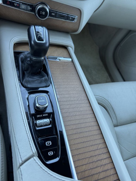 2016 Volvo XC90 Image 22