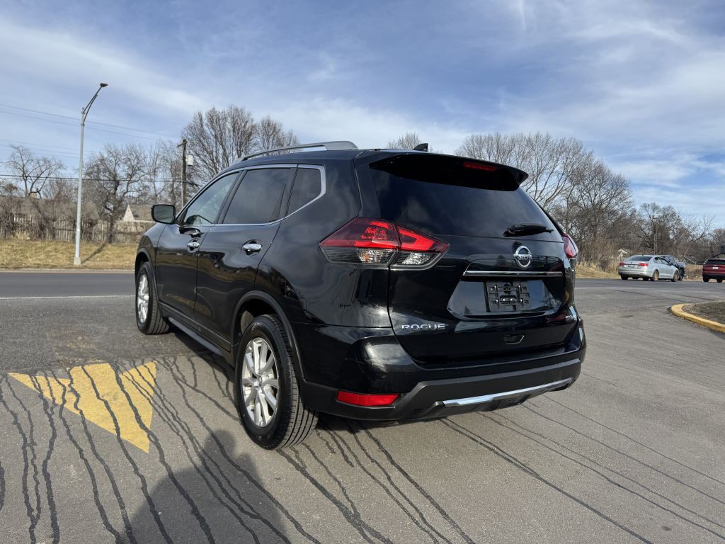 2018 Nissan Rogue Image 12