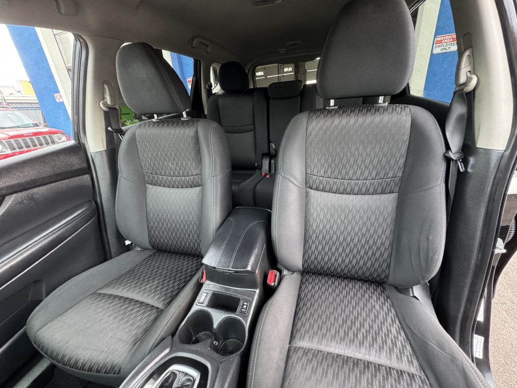 2018 Nissan Rogue Image 16