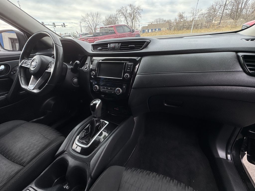 2018 Nissan Rogue Image 24