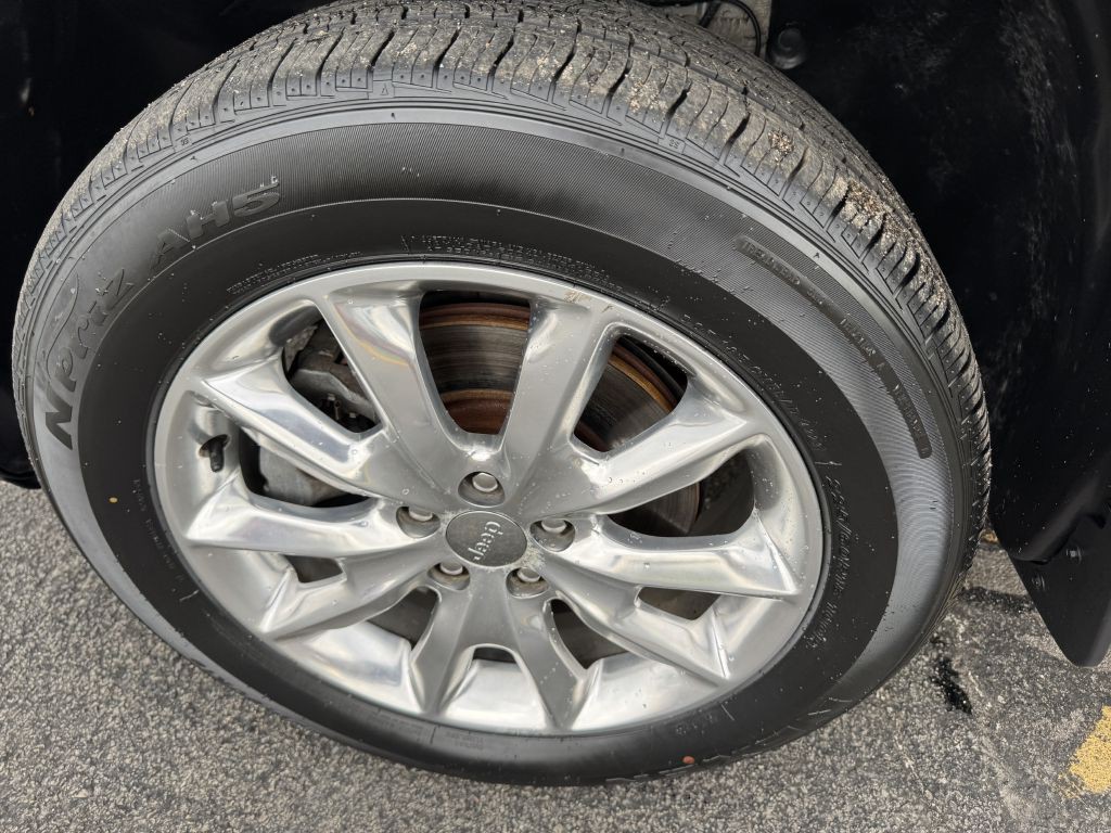 2015 Jeep Cherokee Image 18