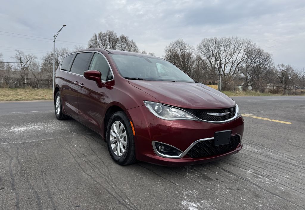 2018 Chrysler Pacifica Image 1