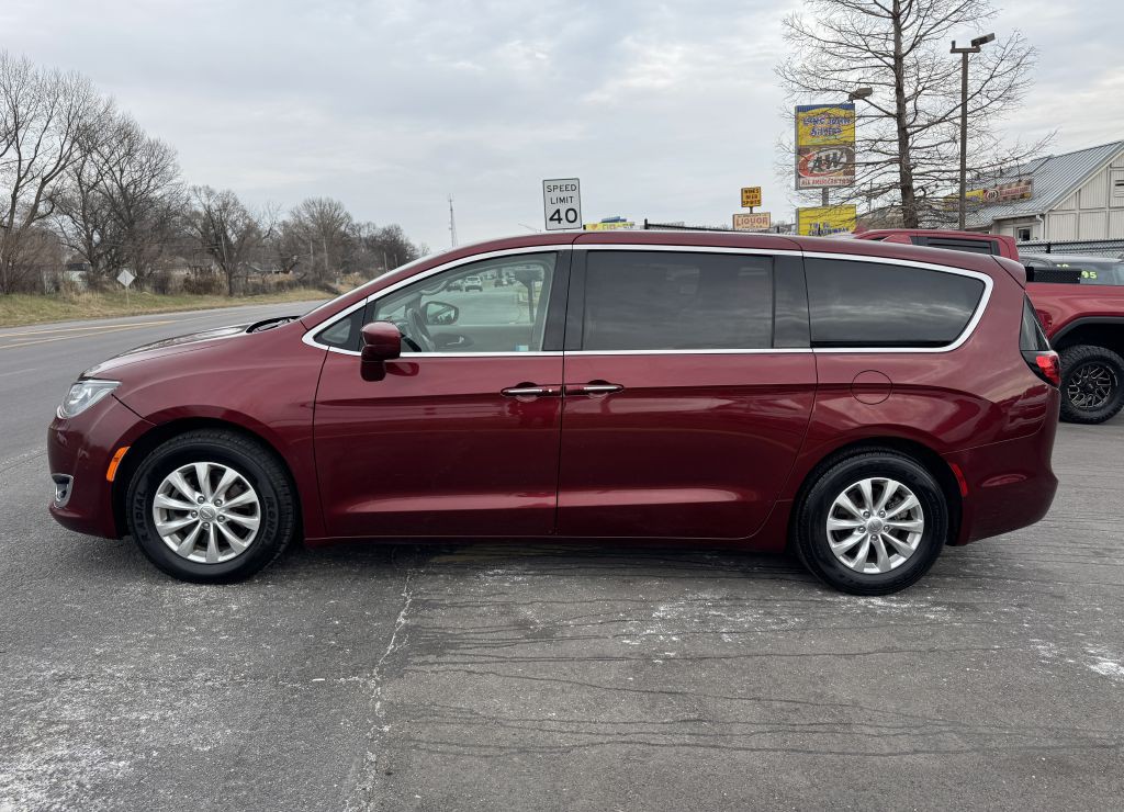 2018 Chrysler Pacifica Image 7