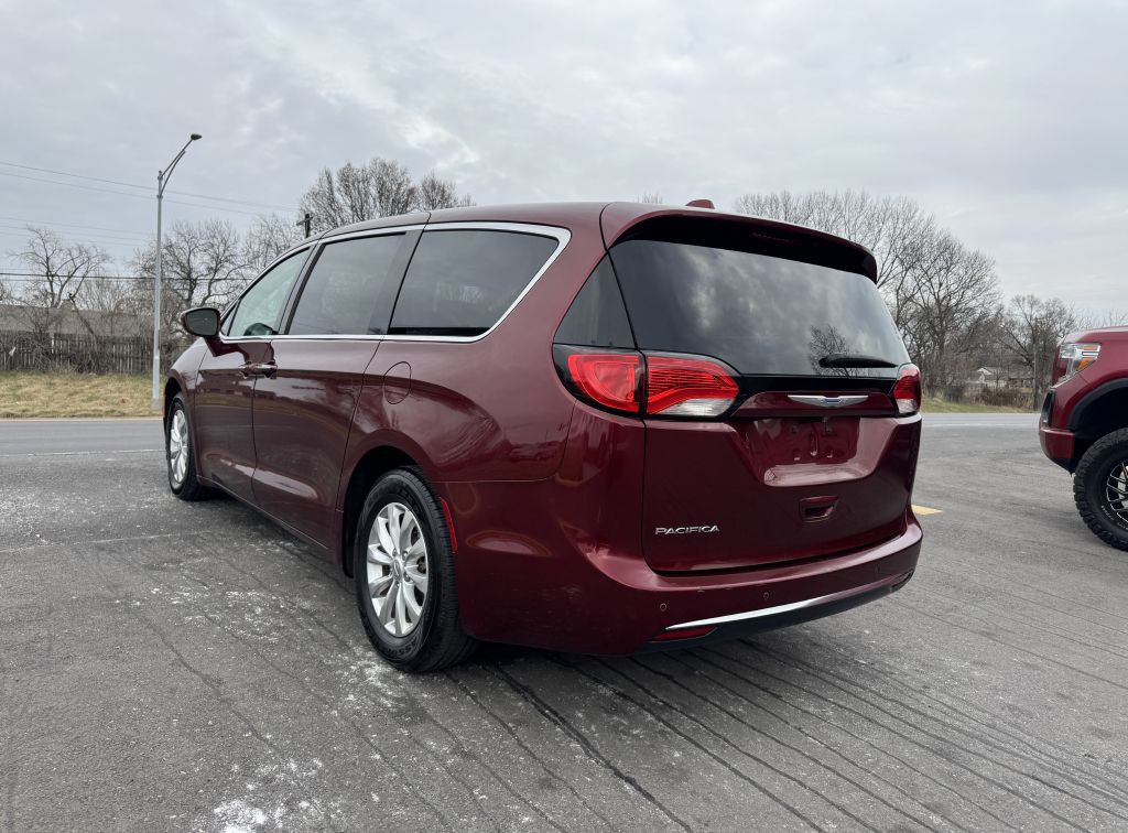 2018 Chrysler Pacifica Image 11
