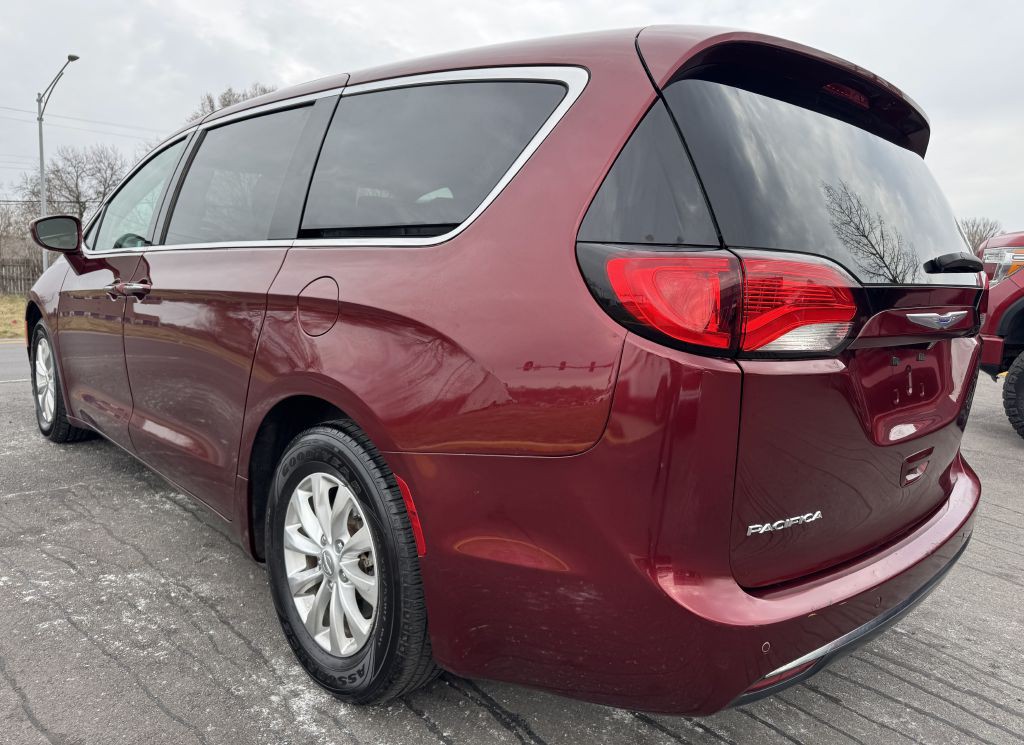 2018 Chrysler Pacifica Image 12