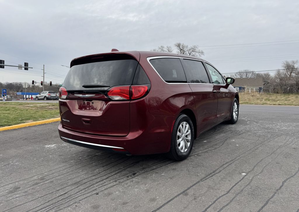 2018 Chrysler Pacifica Image 13
