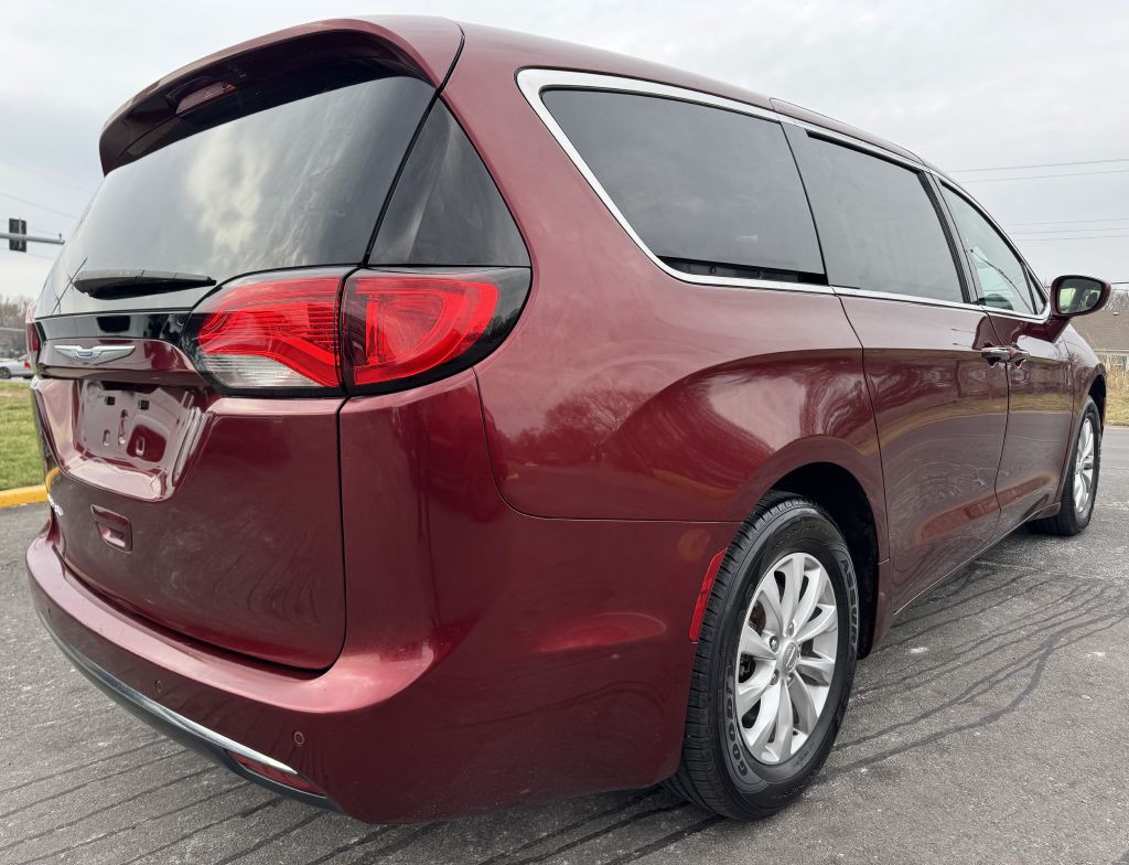 2018 Chrysler Pacifica Image 14