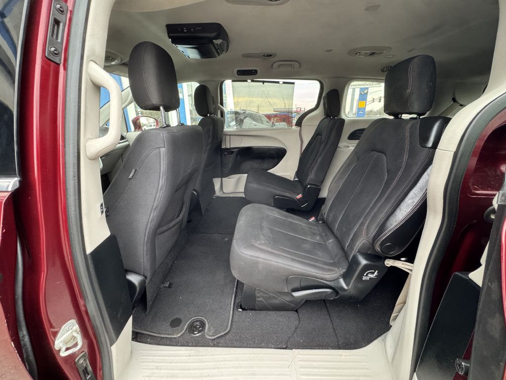 2018 Chrysler Pacifica Image 17