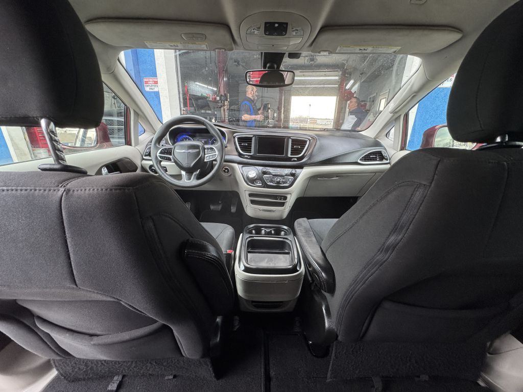 2018 Chrysler Pacifica Image 18