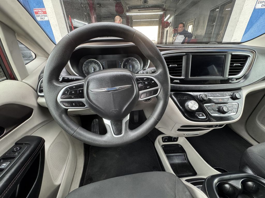 2018 Chrysler Pacifica Image 19