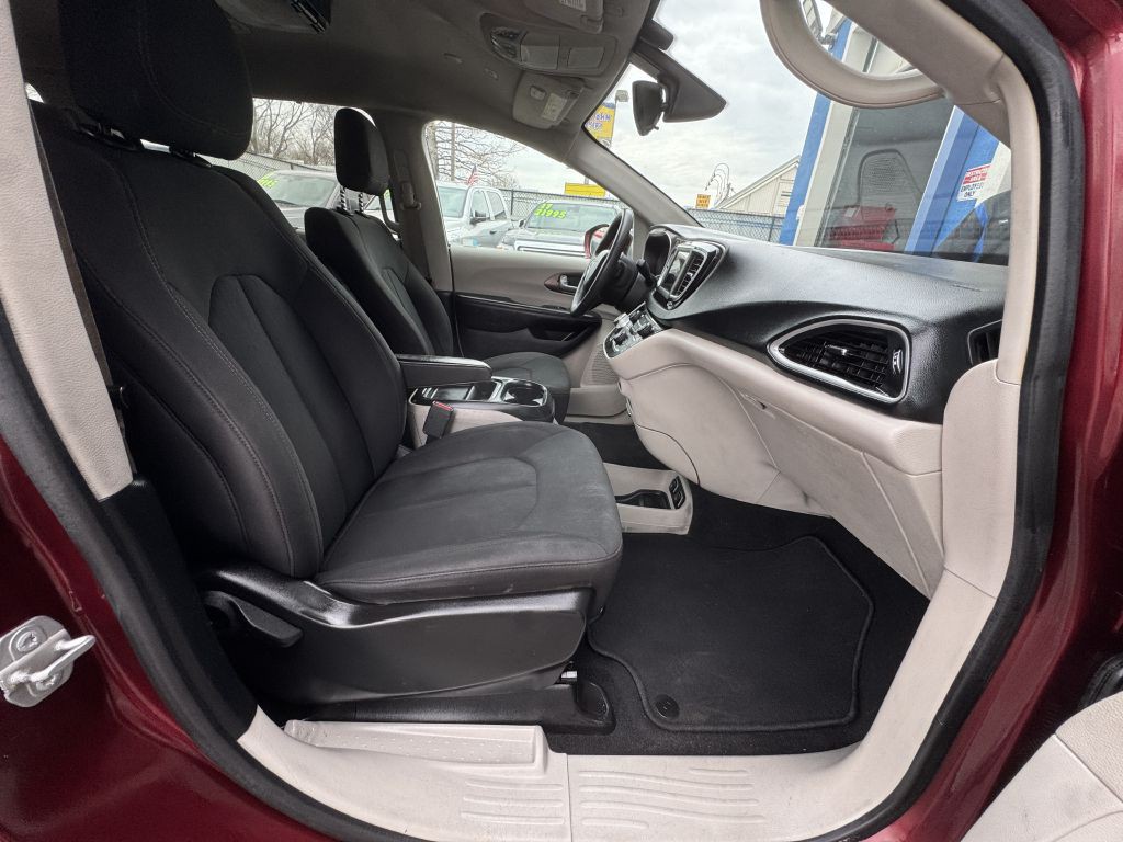 2018 Chrysler Pacifica Image 24