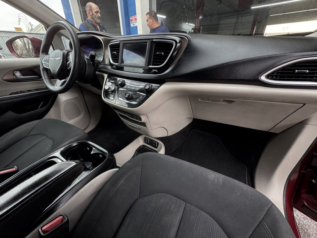 2018 Chrysler Pacifica Image 25